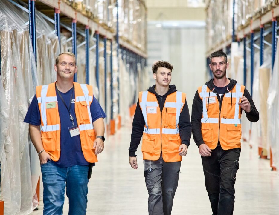 Logistique : collaborateurs au sein de nos entrepôts.