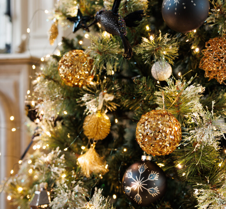 5 étapes pour réussir la décoration de votre sapin de Noël !