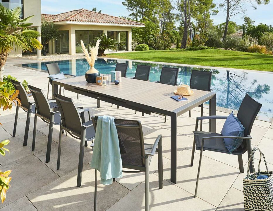 table de jardin evasion, hespéride. 10 places, table près de la piscine