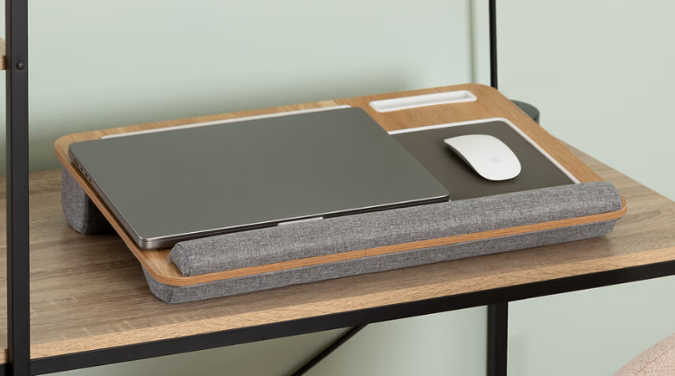 support ordinateur portable 5five en bois et tissu gris avec emplacement pour souris sur un bureau
