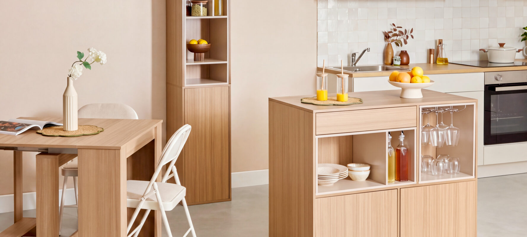Vignette qui illustre l'article d'une cuisine et salon avec le mobilier 5five.